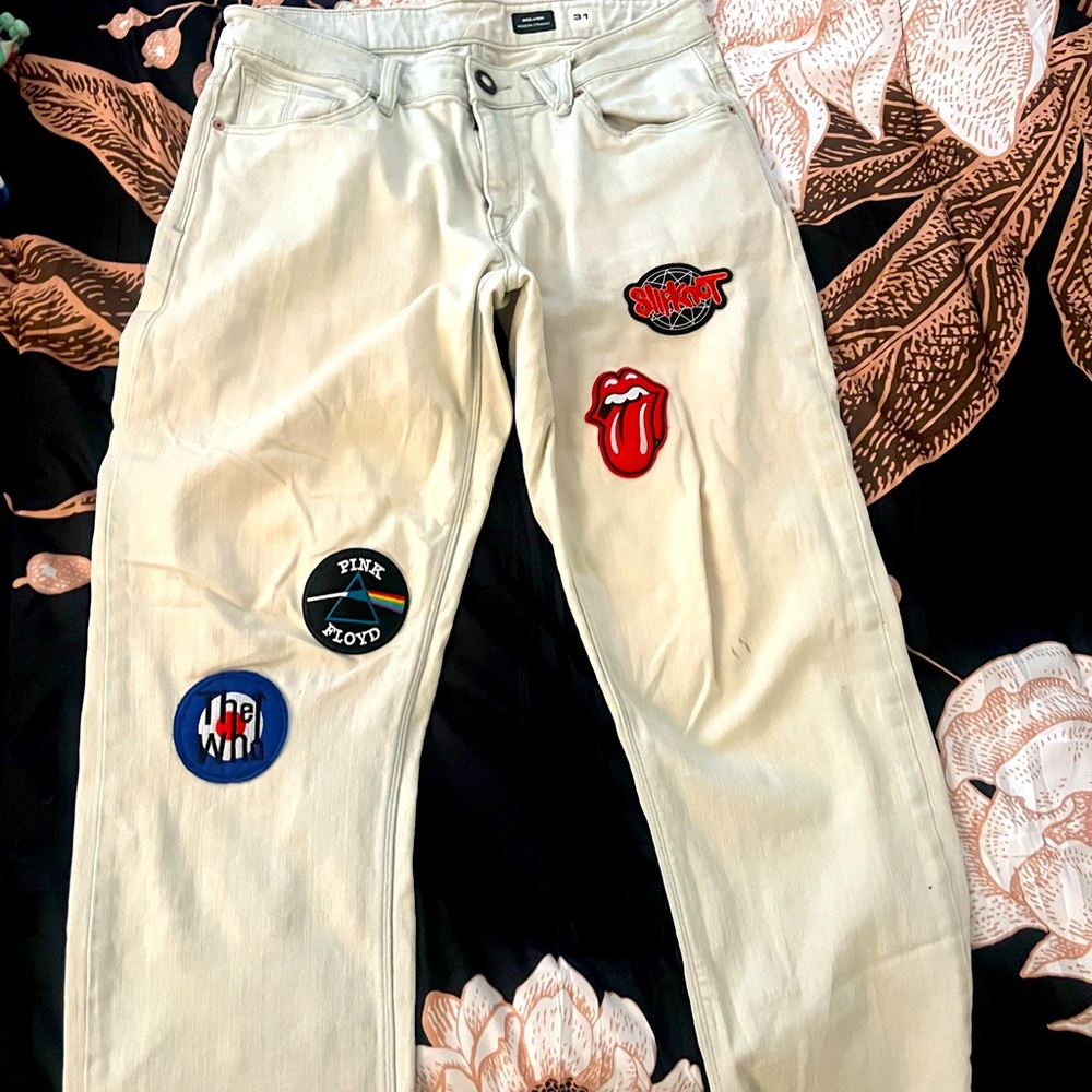 Volcom Vintage look Jeans w/patches